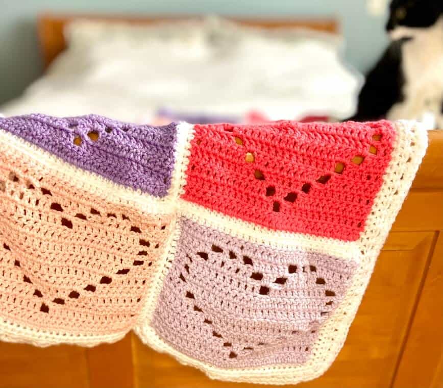 Love You With All My Heart Free Crochet Blanket Pattern (Photo by Viana Boenzli)